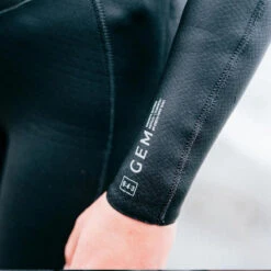 Mystic 2024 Femmes Gem 6/4/3mm Chest Zip à Capuche Combinaison Néoprène 11 Mystic 2024 Femmes Gem 6/4/3mm Chest Zip à Capuche Combinaison Néoprène -Aventure Aquatique Soldes 2024 femmes gem 643mm chest zip a capuche combinaison neoprene 3