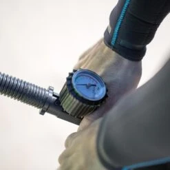 POMPE D' AILE DE KITESURF - 4 Litres -Aventure Aquatique Soldes pompe d aile de kitesurf 4 litres 2